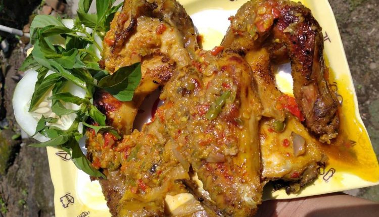 Mau Ayam Bakar Kampung Enak? Dapur Barbar Tempatnya