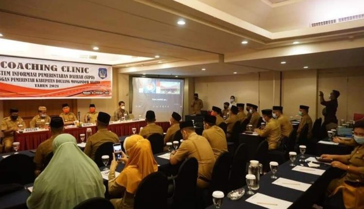 Bupati Bolsel buka Kegiatan Coaching Clinic SIPD