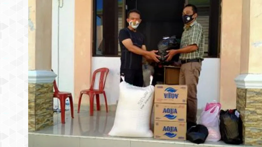 Sekretariat DPRD Kotamobagu Serahkan Bantuan kepada Korban Bencana Alam di Manado