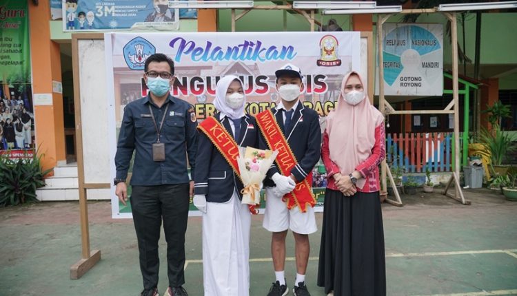 Khasya Syazwani K Damopolii Resmi Jabat Ketua OSIS SMP Negeri 1 Kotamobagu